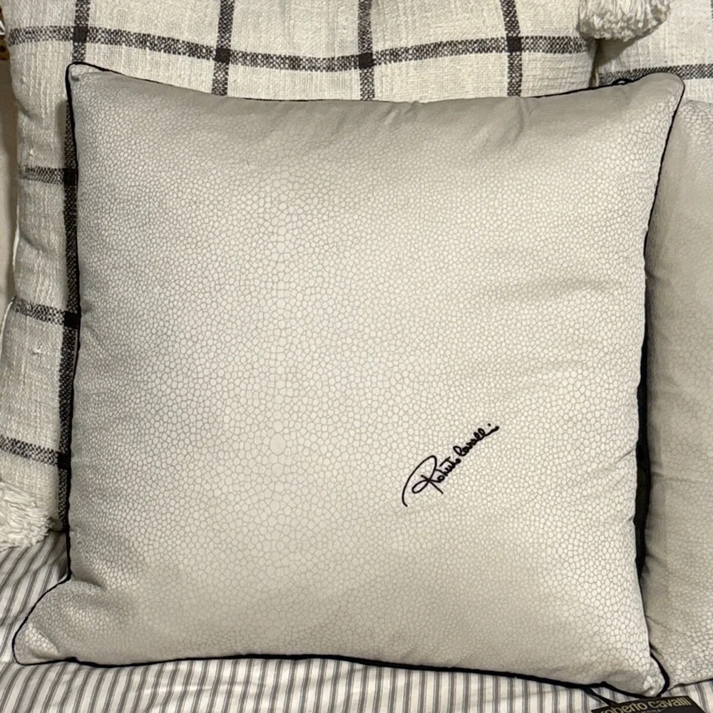2-Roberto Cavalli Decorative Animal Print 20”x20” Throw Pillows Made in‎ Italy.